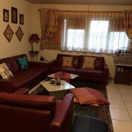 Mona'S Sleep & Go Bed & Breakfast Buren  Dış mekan fotoğraf