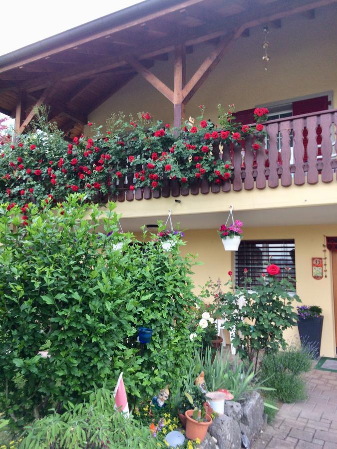 Mona'S Sleep & Go Bed & Breakfast Buren  Dış mekan fotoğraf